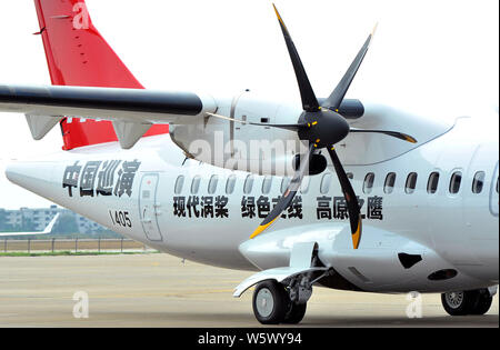 Eine ATR 42-600 der Turboprop Hersteller ATR nimmt Teil an einem Flug Probe in Vorbereitung für die 12. Internationale Luft- und Raumfahrt Ex Stockfoto