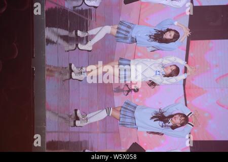 Mitglieder der koreanischen Mädchen Gruppe Geschmack, die erste Einheit des FENT upcoming Mädchen Gruppe Fanatikern, während die Koreanische Musik-TV-Serie "Die Stockfoto