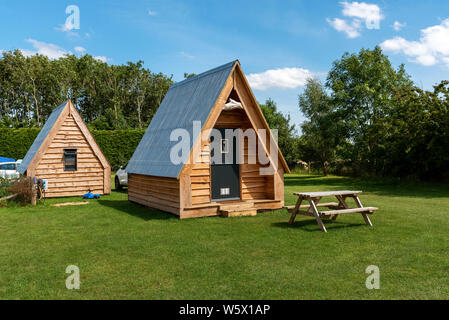 Cheltenham, Gloucestershire, England, UK. Holz- Camping Pads in den Cotswolds Region Gloucestershire Stockfoto
