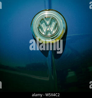 1971 Karmann Ghia, Volkswagen-VW-Logo Stockfoto