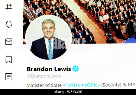 Twitter Seite (Juli 2019) - Die Rt Hon Brandon Lewis MP-Staatsminister für die Home Abteilung Stockfoto