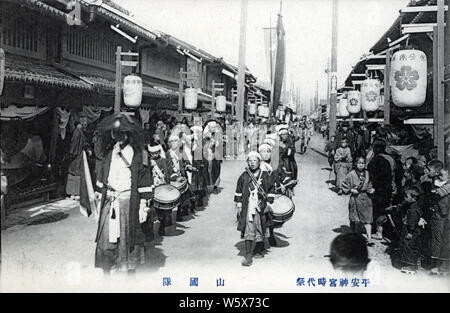 [1900s Japan-Jidai Matsuri, Kyoto] - das Festival der Zeitalter (時代祭り, Jidai Matsuri), ein Kostüm Prozession aus verschiedenen Epochen der Geschichte von Kyoto, Kyoto. Findet jährlich am 22. Oktober, es ist eines der drei großen Festivals von Kyoto. Auf den ersten Jidai Matsuri Einweihung 1895 (Meiji 28), den Heian-schrein (平安神宮, Heian jingu) wurde gebaut, um den Geist der Kaiser Kanmu zu verankern. 20. jahrhundert alte Ansichtskarte. Stockfoto