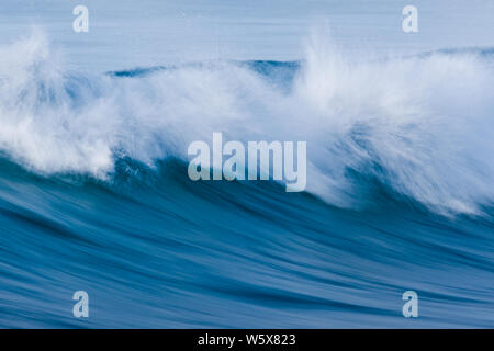 Abstraktes Bild der Wellen brechen. Stockfoto