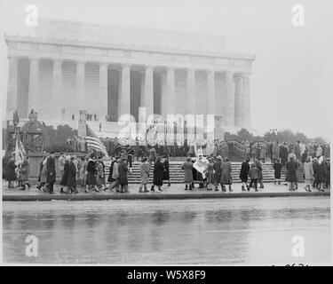 Präsident Truman an einer Zeremonie am Lincoln Memorial für Präsident Lincoln's Geburtstag. Dies ist ein Blick auf die Zeremonie. Stockfoto