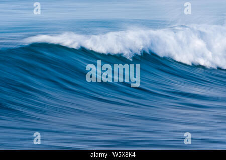 Abstraktes Bild der Wellen brechen. Stockfoto