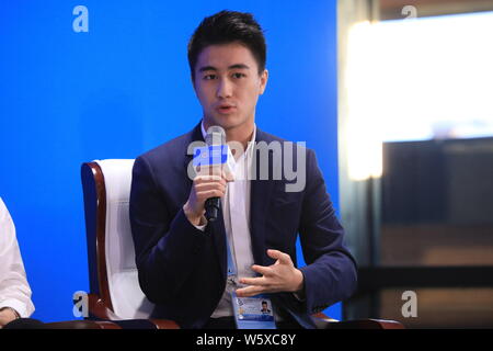 Mario Ho Yau Kwan, Sohn von Macau casino Tycoon Stanley Ho und als Präsident von Macau Electronic Sports Association, besucht eine Sub-Forum 'Cros Stockfoto