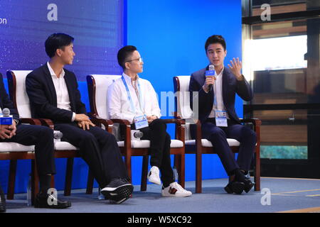 Mario Ho Yau Kwan, Sohn von Macau casino Tycoon Stanley Ho und als Präsident von Macau Electronic Sports Association, besucht eine Sub-Forum 'Cros Stockfoto