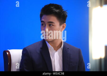 Mario Ho Yau Kwan, Sohn von Macau casino Tycoon Stanley Ho und als Präsident von Macau Electronic Sports Association, besucht eine Sub-Forum 'Cros Stockfoto