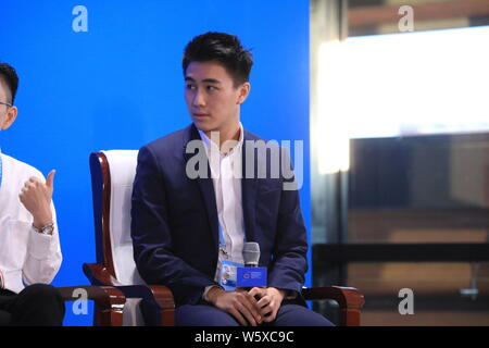 Mario Ho Yau Kwan, Sohn von Macau casino Tycoon Stanley Ho und als Präsident von Macau Electronic Sports Association, besucht eine Sub-Forum 'Cros Stockfoto