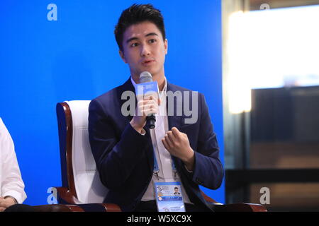 Mario Ho Yau Kwan, Sohn von Macau casino Tycoon Stanley Ho und als Präsident von Macau Electronic Sports Association, besucht eine Sub-Forum 'Cros Stockfoto