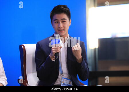 Mario Ho Yau Kwan, Sohn von Macau casino Tycoon Stanley Ho und als Präsident von Macau Electronic Sports Association, besucht eine Sub-Forum 'Cros Stockfoto