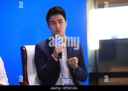 Mario Ho Yau Kwan, Sohn von Macau casino Tycoon Stanley Ho und als Präsident von Macau Electronic Sports Association, besucht eine Sub-Forum 'Cros Stockfoto