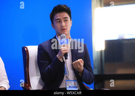 Mario Ho Yau Kwan, Sohn von Macau casino Tycoon Stanley Ho und als Präsident von Macau Electronic Sports Association, besucht eine Sub-Forum 'Cros Stockfoto