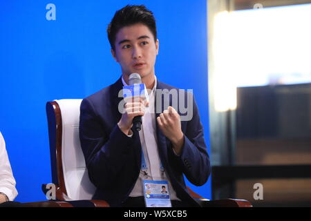 Mario Ho Yau Kwan, Sohn von Macau casino Tycoon Stanley Ho und als Präsident von Macau Electronic Sports Association, besucht eine Sub-Forum 'Cros Stockfoto