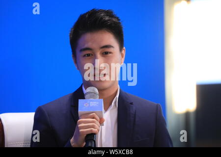 Mario Ho Yau Kwan, Sohn von Macau casino Tycoon Stanley Ho und als Präsident von Macau Electronic Sports Association, besucht eine Sub-Forum 'Cros Stockfoto