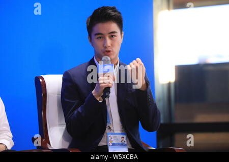 Mario Ho Yau Kwan, Sohn von Macau casino Tycoon Stanley Ho und als Präsident von Macau Electronic Sports Association, besucht eine Sub-Forum 'Cros Stockfoto