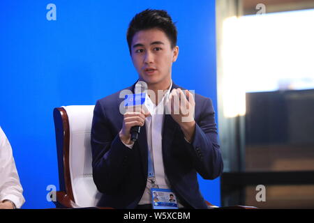 Mario Ho Yau Kwan, Sohn von Macau casino Tycoon Stanley Ho und als Präsident von Macau Electronic Sports Association, besucht eine Sub-Forum 'Cros Stockfoto