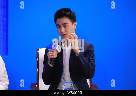 Mario Ho Yau Kwan, Sohn von Macau casino Tycoon Stanley Ho und als Präsident von Macau Electronic Sports Association, besucht eine Sub-Forum 'Cros Stockfoto