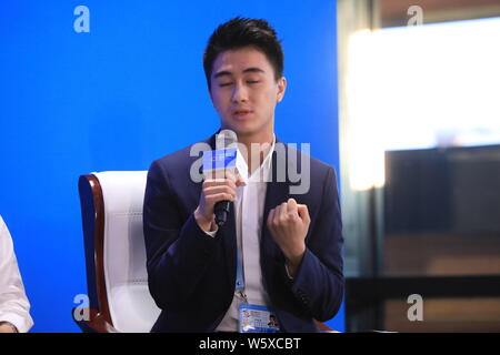 Mario Ho Yau Kwan, Sohn von Macau casino Tycoon Stanley Ho und als Präsident von Macau Electronic Sports Association, besucht eine Sub-Forum 'Cros Stockfoto