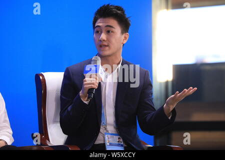 Mario Ho Yau Kwan, Sohn von Macau casino Tycoon Stanley Ho und als Präsident von Macau Electronic Sports Association, besucht eine Sub-Forum 'Cros Stockfoto