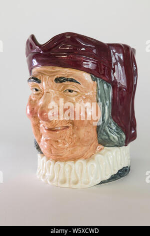 Simon, der Kellermeister Royal Doulton Charakter Krug Stockfoto