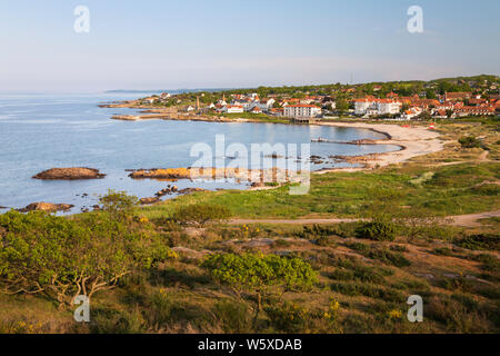 Blick auf weißen Sandstrand an der Nordküste der Insel im Abendlicht, Sandvig, Bornholm, Insel, Ostsee, Dänemark, Europa Stockfoto