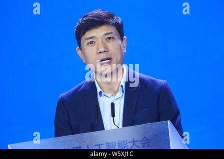 ---- Robin Li Yanhong, Vorsitzender und CEO von Baidu Inc., liefert eine Rede während der 2018 Welt der künstlichen Intelligenz Konferenz (WAIC) in Shangha Stockfoto
