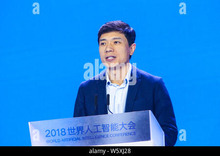 ---- Robin Li Yanhong, Vorsitzender und CEO von Baidu Inc., liefert eine Rede während der 2018 Welt der künstlichen Intelligenz Konferenz (WAIC) in Shangha Stockfoto