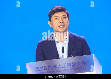 ---- Robin Li Yanhong, Vorsitzender und CEO von Baidu Inc., liefert eine Rede während der 2018 Welt der künstlichen Intelligenz Konferenz (WAIC) in Shangha Stockfoto