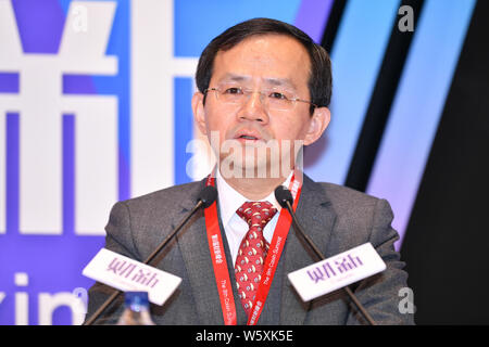 Yin Yong, stellvertretender Bürgermeister von Peking, spricht während des 9 Caixin Gipfel in Peking, China, 19. November 2018. Die Pekinger Stadtregierung ist rein Stockfoto