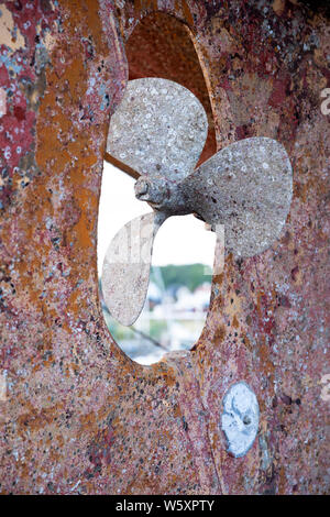 Detail der Schiffsschraube mit Seepocken und Rost, Gilleleje, Seeland, Dänemark, Europa Stockfoto