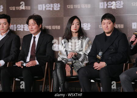 (Von links) Koreanische Schauspieler Jo Jung-suk, Song Kang-ho, Schauspielerin Bae Doona, und Schauspieler Kim Dae-Myung nehmen an einer Pressekonferenz für neuen Film 'Drug Ki Stockfoto