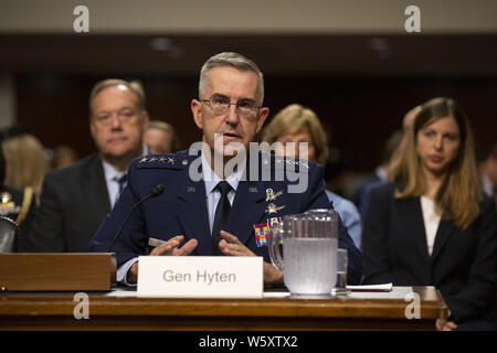 Juli 30, 2019, Washington, District of Columbia, USA: Air Force General John HYTEN, der stellvertretende Vorsitzende des Generalstabs zu werden nominiert ist, bezeugt vor der Kommission des US-Senats über bewaffnete Dienste während seiner Anhörung auf dem Capitol Hill in Washington, DC, USA Credit: Stefani Reynolds/CNP/ZUMA Draht/Alamy leben Nachrichten Stockfoto