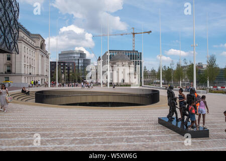 Kontrastierende Gebäude Baskerville Haus, Halle der Erinnerung und die Bibliothek von Birmingham im Centenary Square im Zentrum von Birmingham Stockfoto