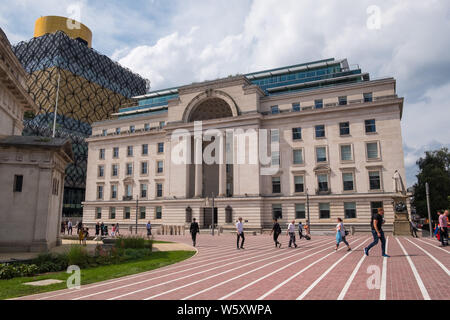 Kontrastierende Gebäude Baskerville Haus, Halle der Erinnerung und die Bibliothek von Birmingham im Centenary Square im Zentrum von Birmingham Stockfoto