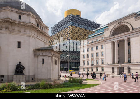 Kontrastierende Gebäude Baskerville Haus, Halle der Erinnerung und die Bibliothek von Birmingham im Centenary Square im Zentrum von Birmingham Stockfoto