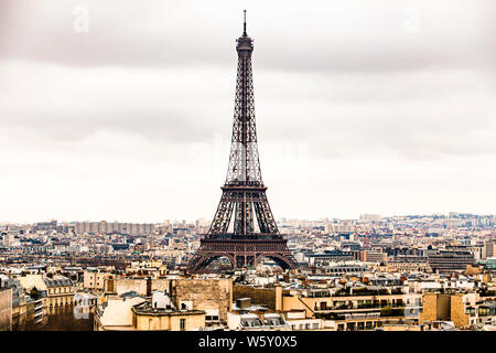 Eiffelturm, Paris, Frankreich vom Triumphbogen aus gesehen Étoile Stockfoto