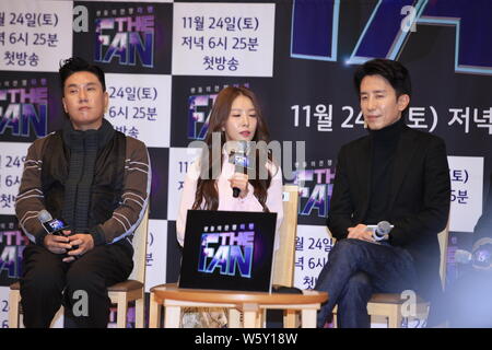 (Von links) Koreanische Sängerin Lee Sang-min, Sängerin und Schauspielerin Kwon Bo-ah, professionell wie BoA bekannt, und Singer/Songwriter sie Hee-yeol, an einem Stockfoto