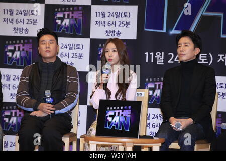 (Von links) Koreanische Sängerin Lee Sang-min, Sängerin und Schauspielerin Kwon Bo-ah, professionell wie BoA bekannt, und Singer/Songwriter sie Hee-yeol, an einem Stockfoto