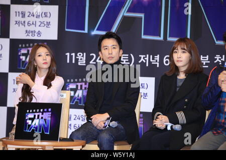 (Von links) Koreanische Sänger Sängerin und Schauspielerin Kwon Bo-ah, professionell, bekannt als BoA, Singer-Songwriter, Hee-yeol und lyrikers Kim Eana, att Stockfoto