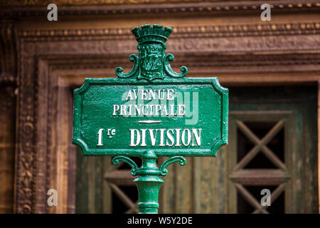 Avenue Principale auf dem Friedhof Père Lachaise, Paris Stockfoto