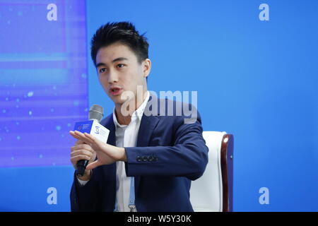 Mario Ho Yau Kwan, Sohn von Macau casino Tycoon Stanley Ho und als Präsident von Macau Electronic Sports Association, besucht eine Sub-Forum 'Cros Stockfoto