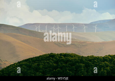 Power Generation Windrad dreht Windkraftanlagen Feld in Spanien Stockfoto