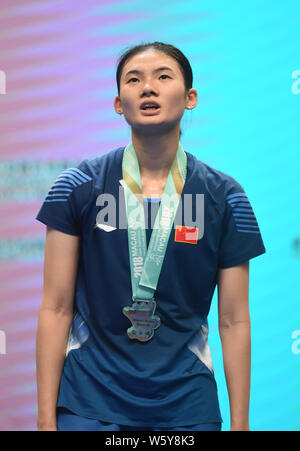 Han Yue aus China besucht die Siegerehrung nach dem Finale der Damen Einzel gegen Michelle Li von Kanada während der HSBC BWF World Tour Maca Stockfoto