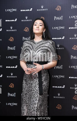 Chinesische Schauspielerin Gong Li kommt auf dem roten Teppich für die 55 Golden Horse Awards in Taipei, Taiwan, 17. November 2018. Stockfoto