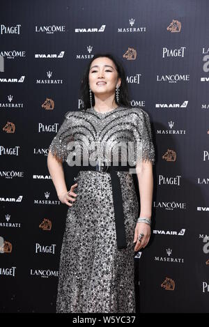 Chinesische Schauspielerin Gong Li kommt auf dem roten Teppich für die 55 Golden Horse Awards in Taipei, Taiwan, 17. November 2018. Stockfoto