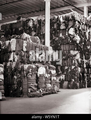 1930er Jahre GESPEICHERT ANGEHÄUFT BALLEN VON AUSGEWÄHLT BAUMWOLLE IM LAGER NEW ORLEANS LOUISIANA USA-c6290 HAR 001 HARS BLOCKLAGERUNG Stockfoto