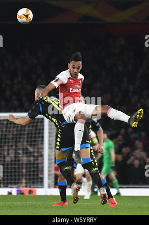 LONDON, ENGLAND - 11. APRIL 2019: Pierre-Emerick Aubameyang von Arsenal dargestellt, während der ersten Etappe der 2018/19 UEFA Europa League Viertelfinale Spiel zwischen Arsenal FC (England) und SSC Napoli (Italien) im Emirates Stadion. Stockfoto