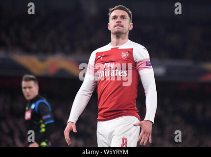 LONDON, ENGLAND - 11. APRIL 2019: Aaron Ramsey von Arsenal dargestellt, während der ersten Etappe der 2018/19 UEFA Europa League Viertelfinale Spiel zwischen Arsenal FC (England) und SSC Napoli (Italien) im Emirates Stadion. Stockfoto