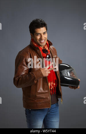 Biker Helm zeigt V Schild Stockfoto